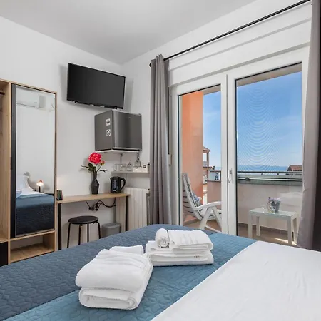 My Way Room, Parking, Sea View, Terrace Homestay Rijeka