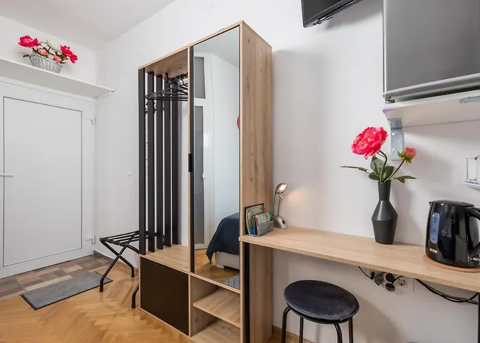 My Way Room, Parking, Sea View, Terrace Privatunterkunft Rijeka