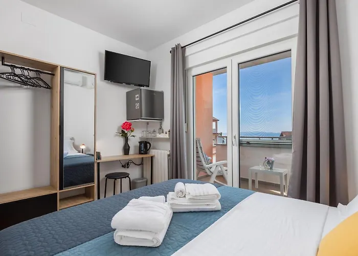 My Way Room, Parking, Sea View, Terrace Privatunterkunft Rijeka